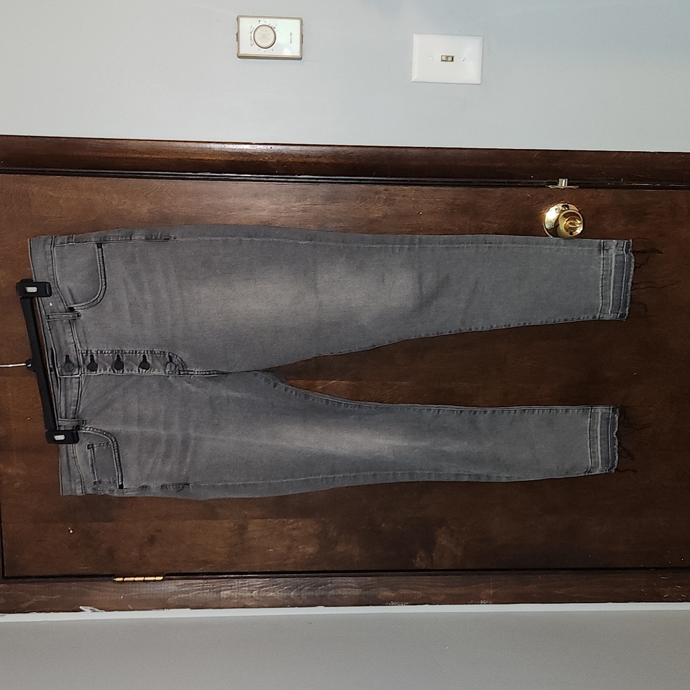 Express Women's Stretch+ Skinny High-Rise black jeans, size 16L